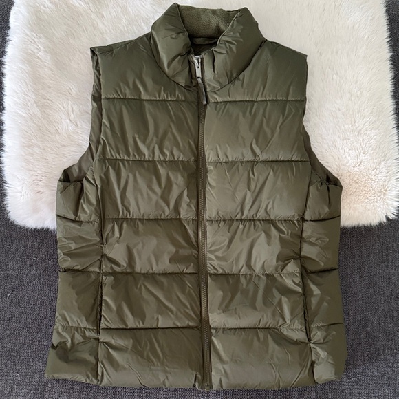 GAP Olive Green Puffer Vest - Picture 1 of 5